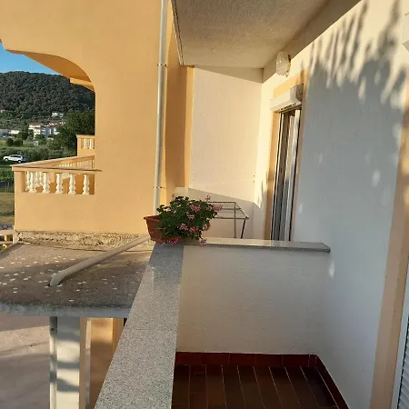 Josip 2830 Supetarska Draga