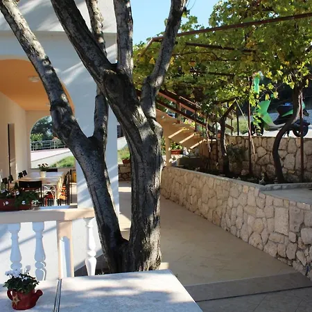 Apartment Josip 2830 Supetarska Draga