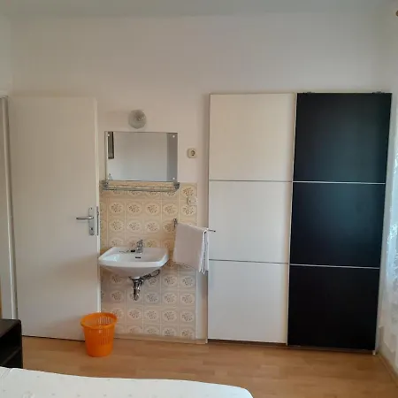 Josip 2830 Apartment
